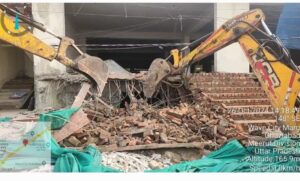 GDA bulldozer action in dasna ghaziabad डासना गाजियाबाद में चला जीडीए का बुल्डोजर